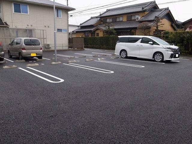 ラフィネ横山　Ｂ棟（203） 駐車場