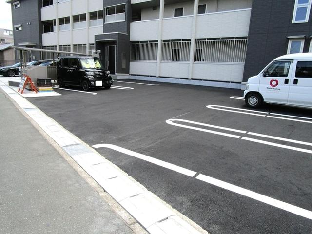 サンリット宮竹（306） 駐車場