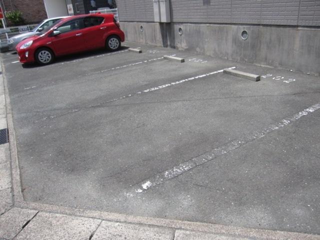 セジュール飯村北（202） 駐車場