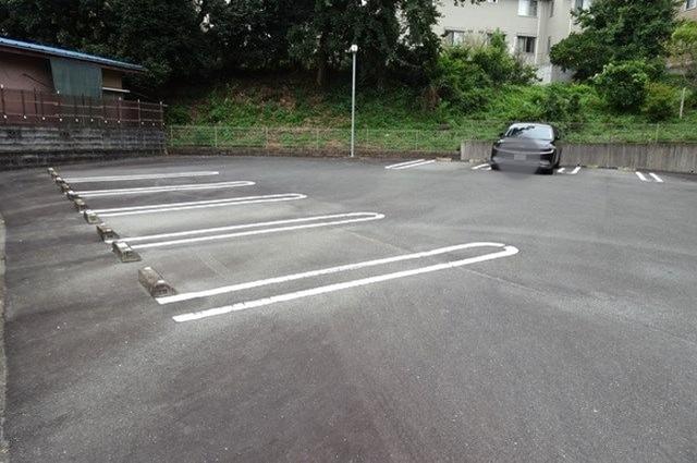 メルベイユ・フロール（303） 駐車場