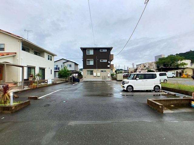パルエイト（301） 駐車場