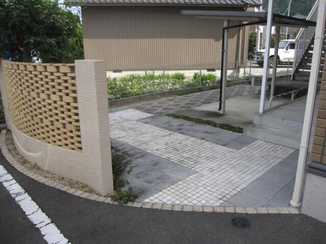 ロイヤルメゾン（103） エントランス