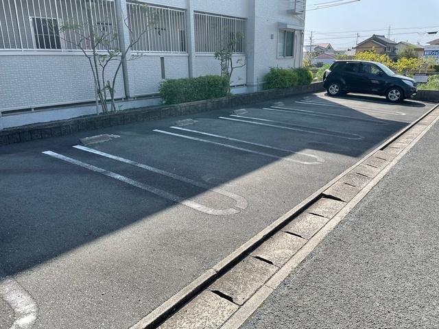 プレジール多米（201） 駐車場