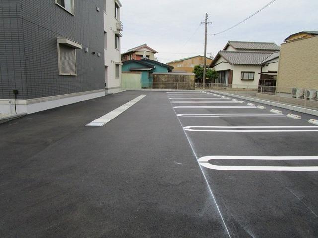 Maison de Lumiere（203） 駐車場
