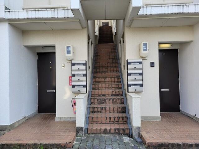平川ガーデンハイツ（205） エントランス