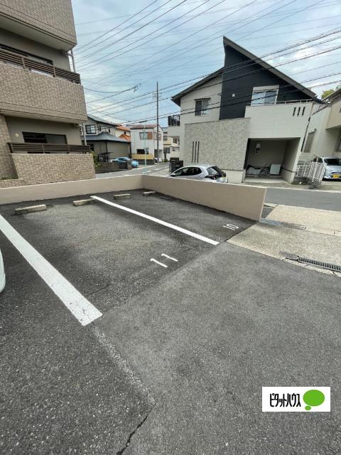 ロイヤルメゾンⅡ（0405） 駐車場