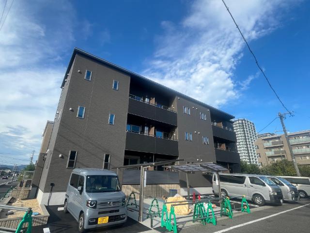 浄水駅より徒歩5分 築1年 3階建の賃貸物件