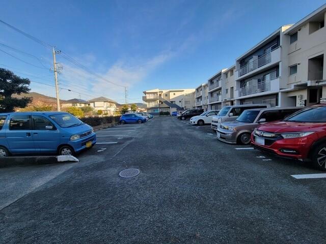 平川ガーデンハイツ（205） 駐車場