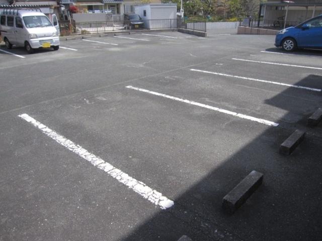 サンヒルズ鷹丘　A（103） 駐車場