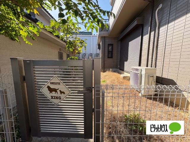 お庭も広々な物件です！屋上には太陽光発電も設置しております。