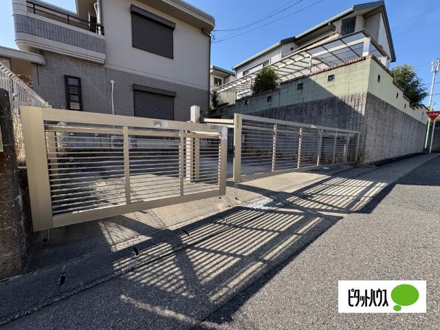 普通車2台、軽自動車1台お使いいただけます。