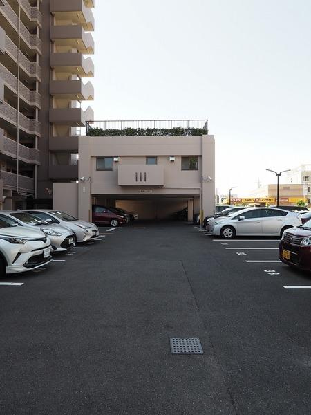 宝マンション名西 駐車場
