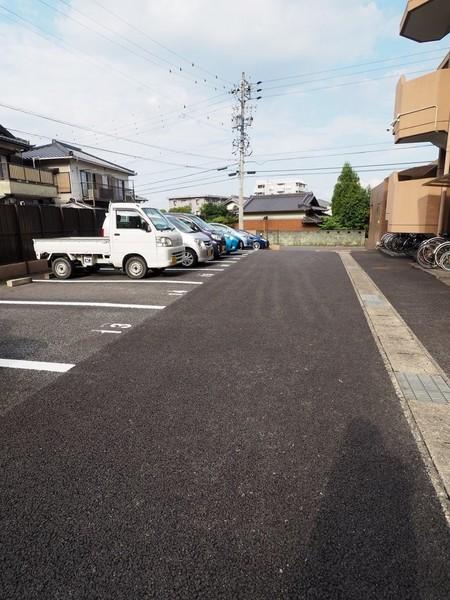 グレイス梅坪 駐車場