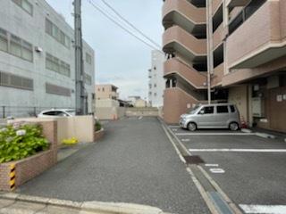 ダイアパレス康生通 駐車場