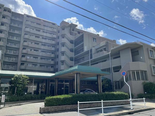 学校やスーパーが近く、住環境に優れており