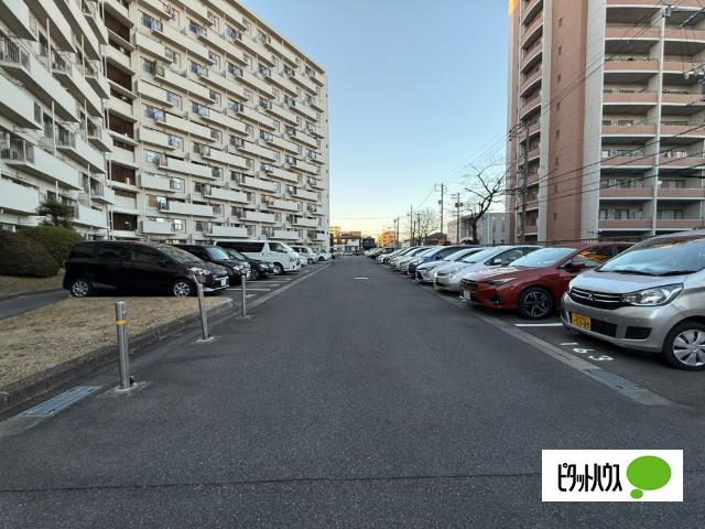 中富住宅東棟 駐車場