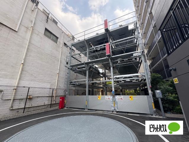 プレサンスロジェ栄パークサウス 駐車場
