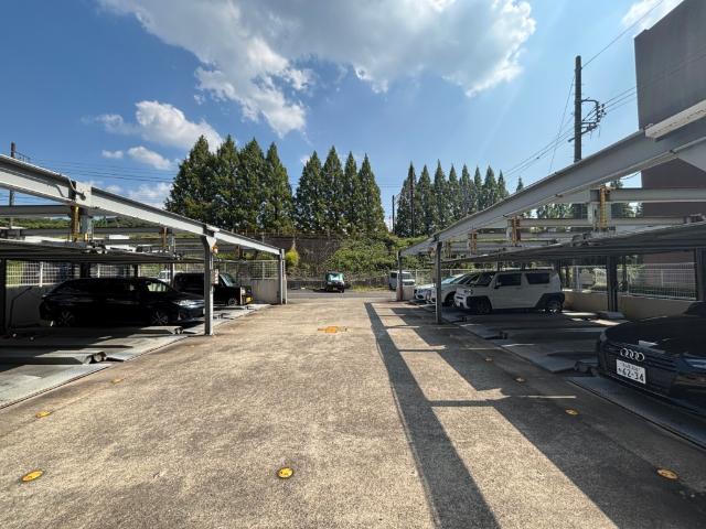 グローリアスヒルズ日進第六 駐車場