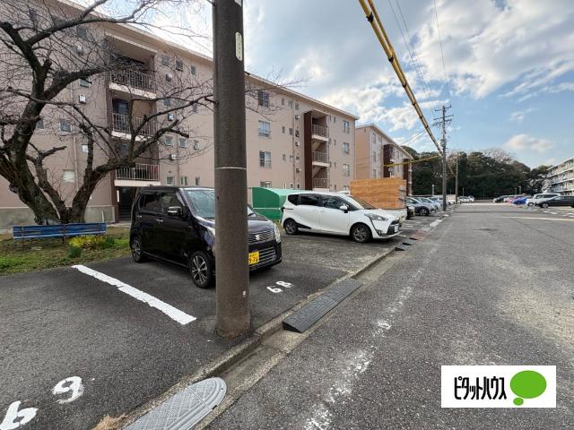なるみグリーンコーポ 駐車場