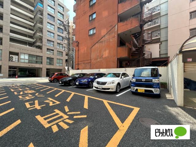 ライオンズマンション久屋通 駐車場
