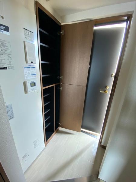 アジュール（0410） 玄関