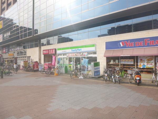 ファミリーマートなかもず駅北口店：369m