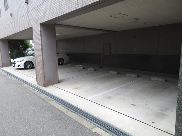 ローレルコート（0205） 駐車場