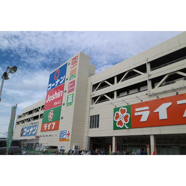 ライフ寝屋川店：631m