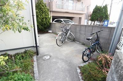 ステラ千里（0111） 駐車場