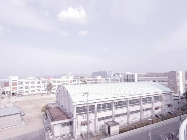 尼崎市立塚口小学校：700m