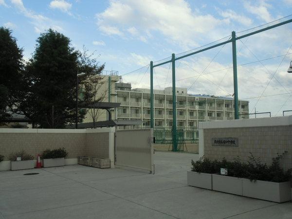 尼崎市立塚口中学校：1685m