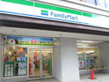 ファミリーマート西天満四丁目店：215m