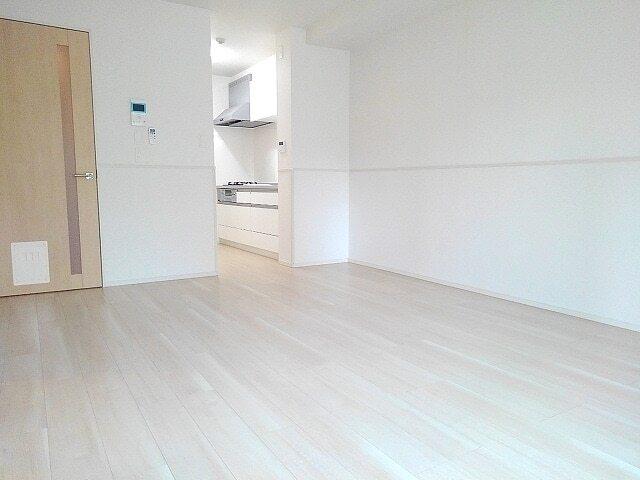 カーサ　サリーレ（203） リビング