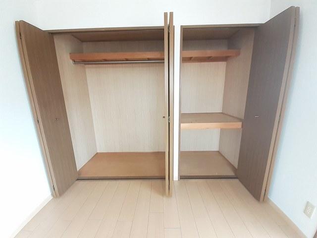 アヴニ−ル西宮（302） 収納