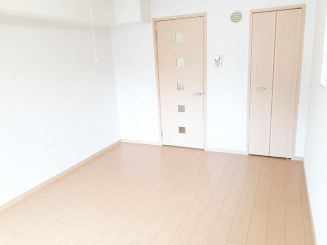 プレジェーネ　一津屋（101） 室内