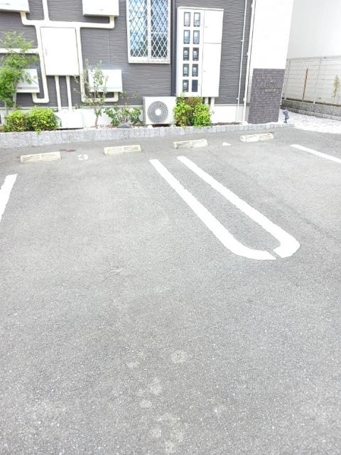 リアーレ丑寅（101） 駐車場