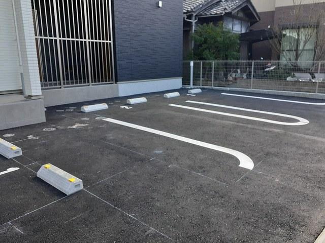 楽園（305） 駐車場