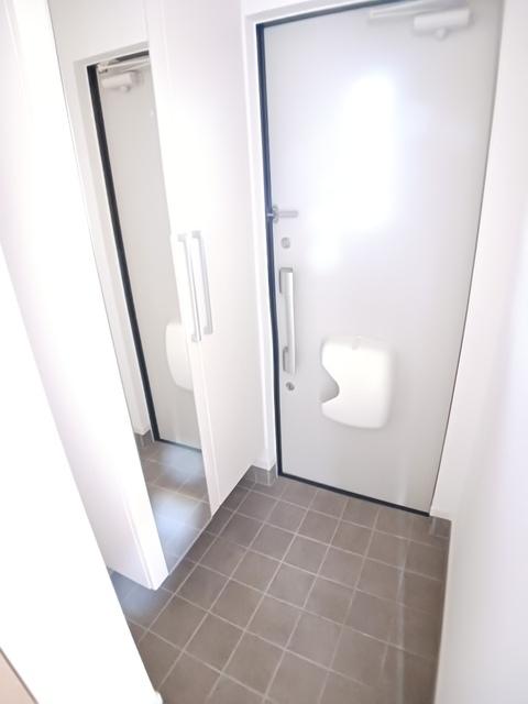 プラム江坂（101） 玄関