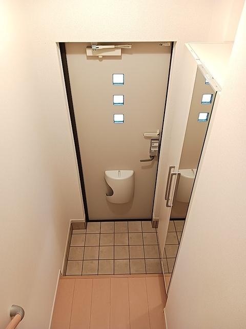 茶園館（202） 玄関