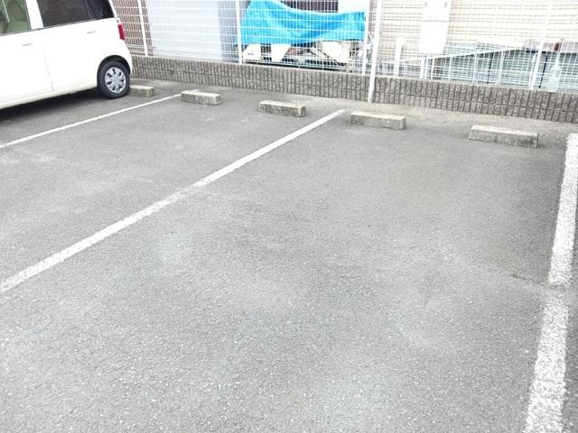 ヴィラウエスト（106） 駐車場