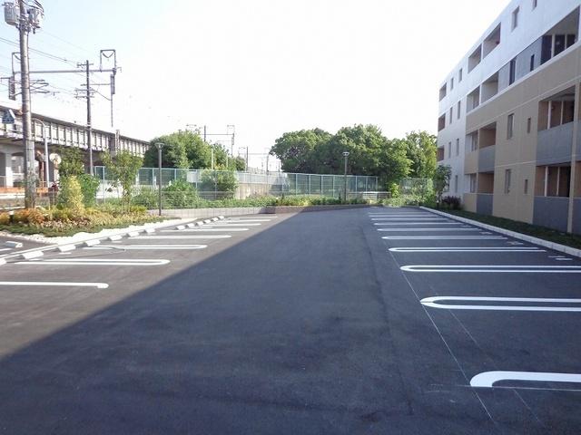 Ｌ’ｉＬＬ　登町（207） 駐車場