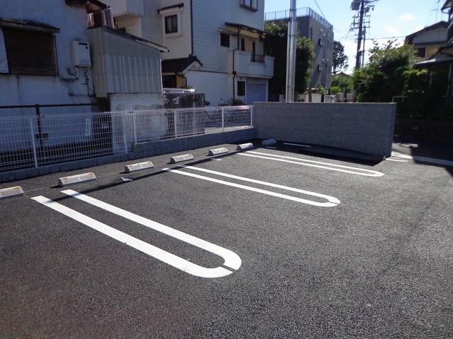 グランド　ライン（101） 駐車場