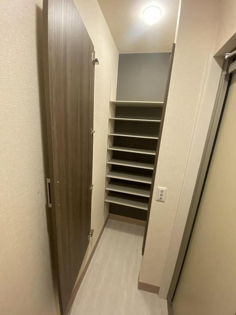 ヴィダ西京極（301） 玄関