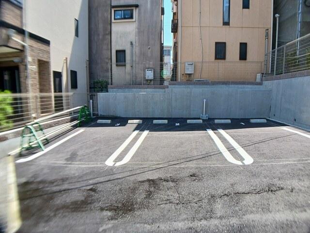 万博ハイステージ（301） 駐車場