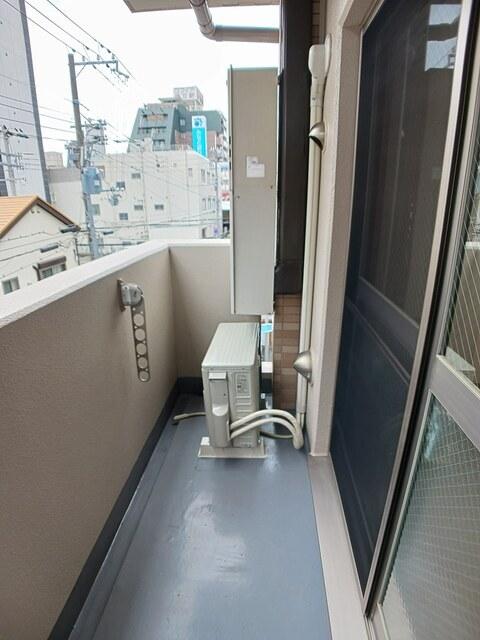 エッセンティア春日野（302） バルコニー