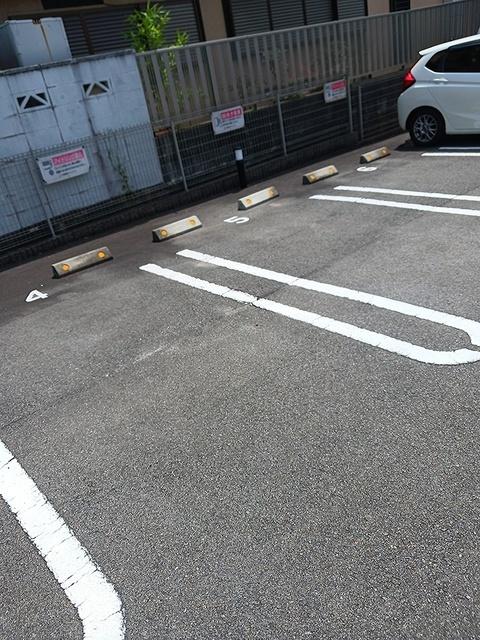 ヴィラやす（103） 駐車場