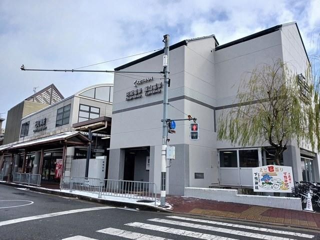 出町柳駅：765m