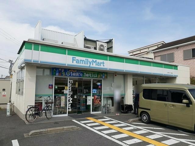 ファミリーマート様：262m