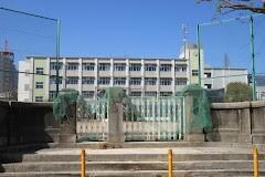 神戸市立御影小学校：859m