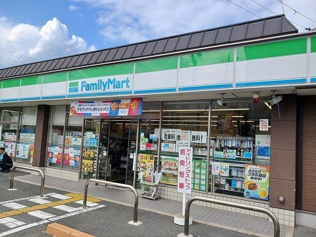 ファミリーマート梅津段町店：220m